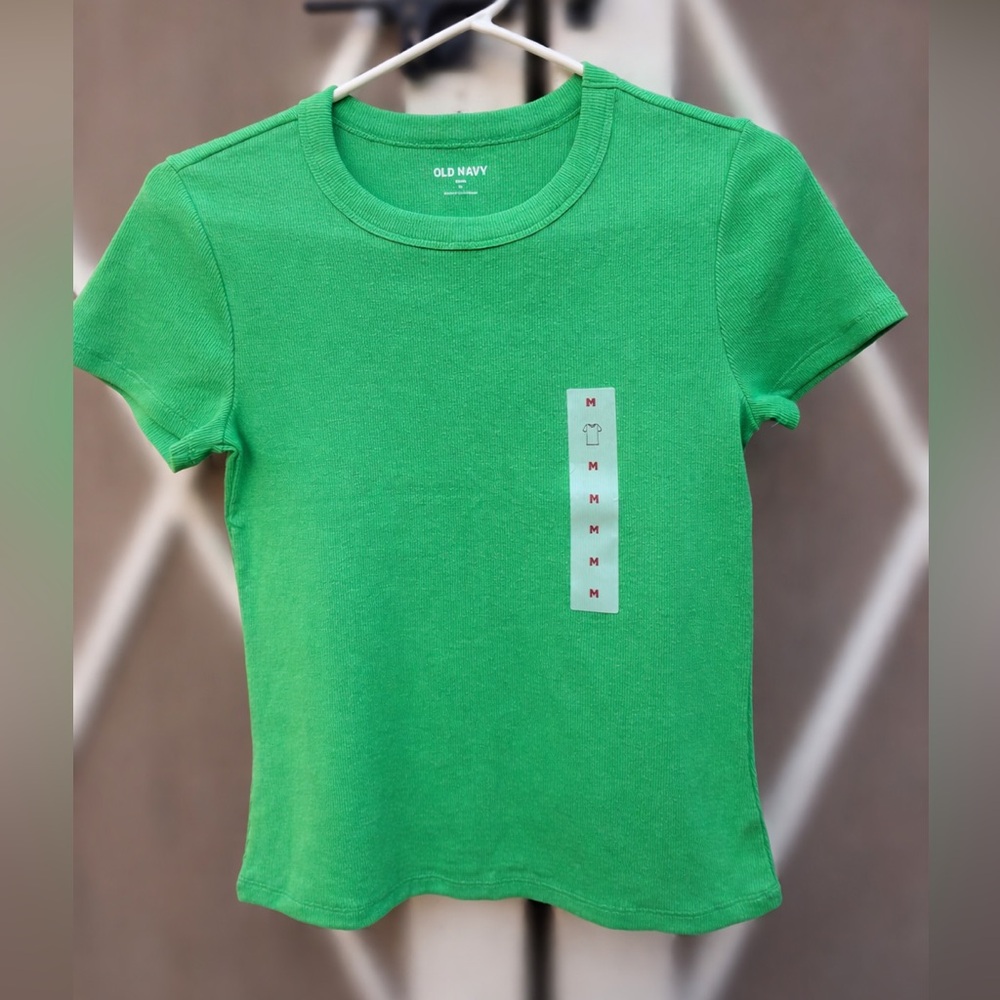 *St Patrick’s Day Upcoming 💚☘️* Old Navy Vibrant Green Tee